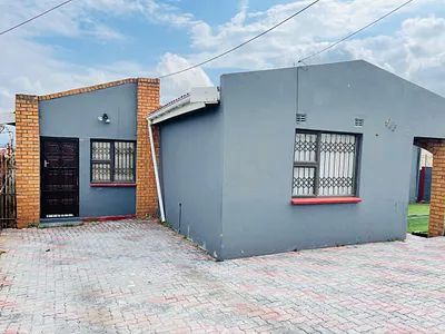3 Bedroom House For Sale in East London - 092A.webp