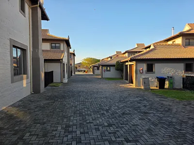 3 Bedroom Townhouse For Sale in Jeffreys Bay - img