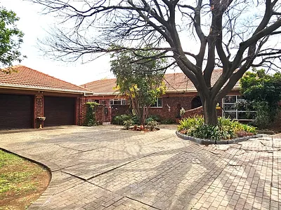 5 Bedroom House For Sale in Centurion - 3Ejo.webp