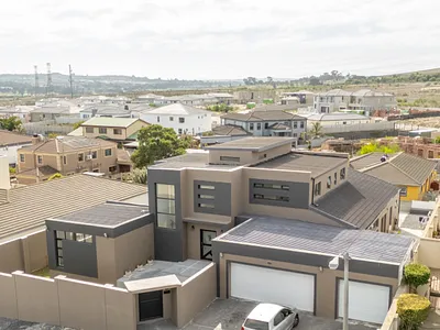 6 Bedroom House For Sale in Kuils River - 9BTG.webp