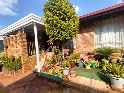 2.5 Bedroom Townhouse For Sale in Akasia - mc5q.webp