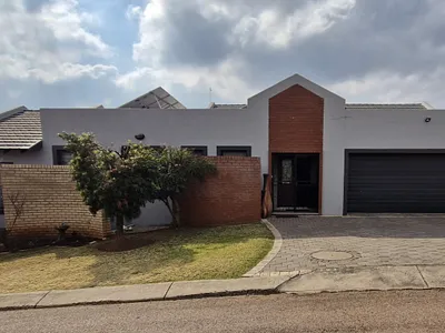 4 Bedroom Townhouse For Sale in Centurion - Qs3f.webp