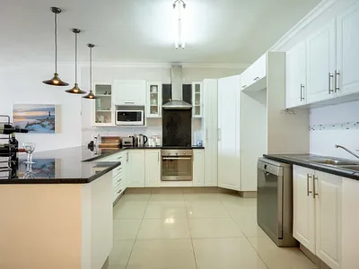 3 Bedroom Apartment For Sale in Amanzimtoti - m4lZ.webp