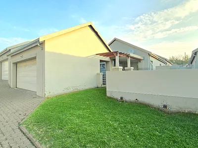 3 Bedroom House For Sale in Witbank - fIF5.webp