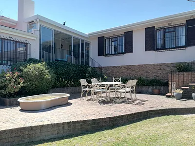 4 Bedroom House To Rent in Somerset West - 2esf.webp