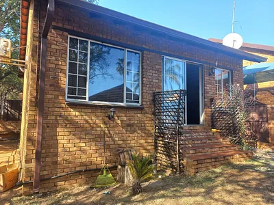 2 Bedroom Townhouse For Sale in Rustenburg - uB4X.webp