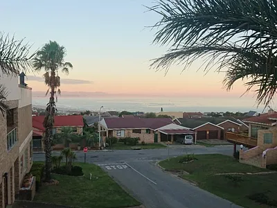 5 Bedroom House For Sale in Jeffreys Bay - 4O6n.webp