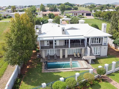 4 Bedroom Townhouse For Sale in Vaal Marina - lbMp.webp