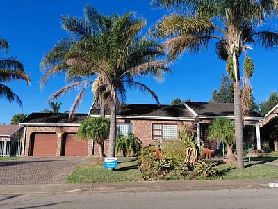 3 Bedroom House For Sale in Uitenhage - eabB.webp