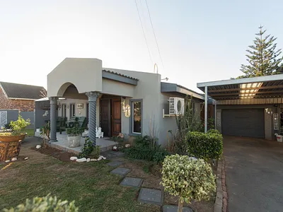 3 Bedroom House For Sale in Despatch - 88JT.webp