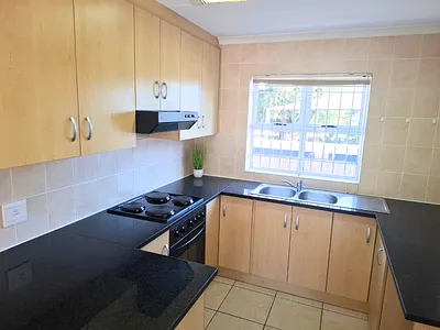 2 Bedroom Townhouse For Sale in Brackenfell - 8oZV.webp