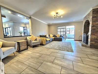 4 Bedroom House For Sale in Brakpan - 4JDu.webp