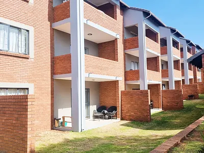 2 Bedroom Townhouse For Sale in Midrand - 6Zsq.webp