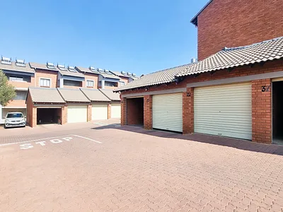 2 Bedroom Townhouse For Sale in Midrand - XuPu.webp