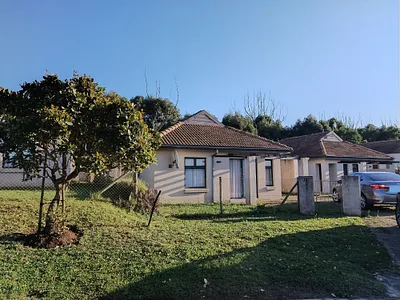 2 Bedroom House For Sale in East London - 8H1i.webp