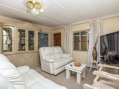 3 Bedroom Townhouse For Sale in Durban - 7ykI.webp