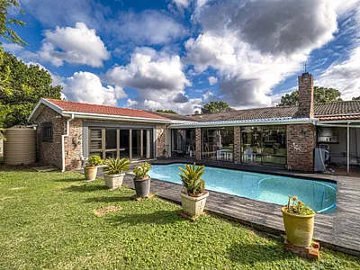 4 Bedroom House For Sale in Port Elizabeth - Squ7.webp