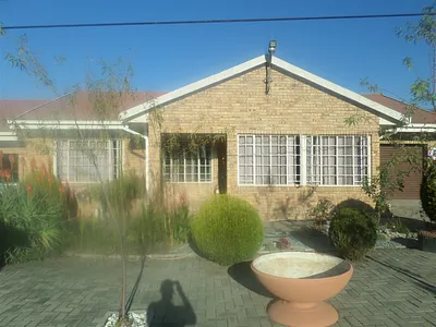 2 Bedroom Townhouse For Sale in Parys - D6mY.webp