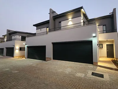 3 Bedroom Apartment To Rent in Bedfordview - PTWr.webp