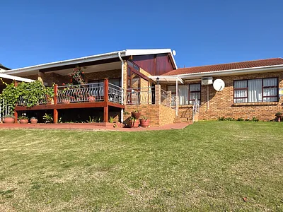 4 Bedroom House For Sale in Jeffreys Bay - img