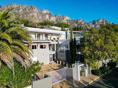 7 Bedroom House For Sale in Cape Town - 6FFq.webp
