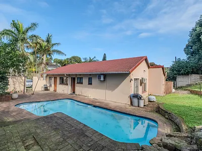 4 Bedroom House For Sale in Durban North - oui5.webp