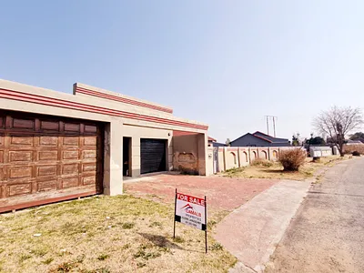 3 Bedroom House For Sale in Alberton - 1GOe.webp