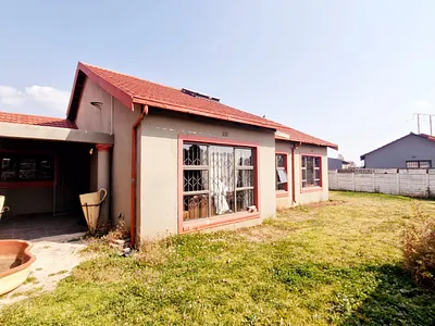 3 Bedroom House For Sale in Alberton - rfNR.webp