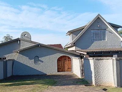 3 Bedroom House For Sale in Uitenhage - 7pUm.webp