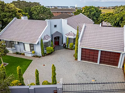 5 Bedroom House For Sale in Port Elizabeth - Pxbo.webp