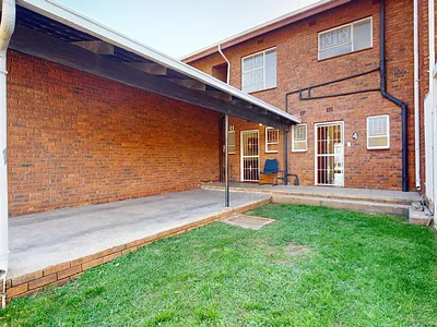 3 Bedroom Apartment For Sale in Germiston - ZdH4.webp