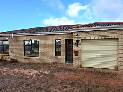 2 Bedroom Townhouse For Sale in Jeffreys Bay - img