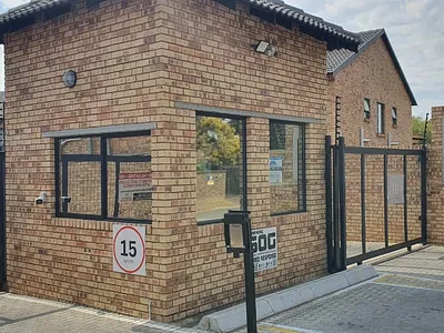 3 Bedroom Townhouse For Sale in Germiston - SXxm.webp