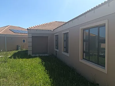 3 Bedroom Townhouse For Sale in East London - IZbp.webp