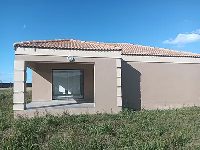 3 Bedroom Townhouse For Sale in East London - SpsH.webp