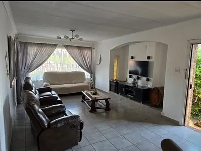 3 Bedroom House For Sale in Germiston - cB3Q.webp