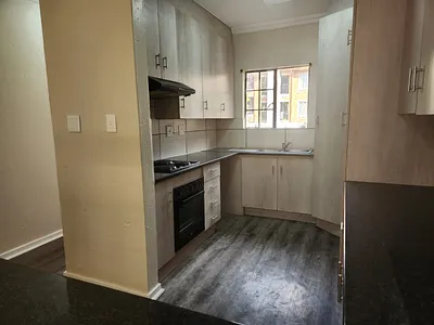3 Bedroom Townhouse To Rent in Bedford - GwBY.webp