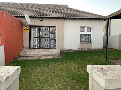 2 Bedroom Apartment For Sale in Witbank - Yjc2.webp