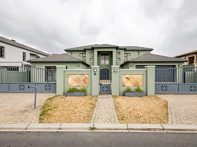 5 Bedroom House For Sale in Kuils River - wiSt.webp