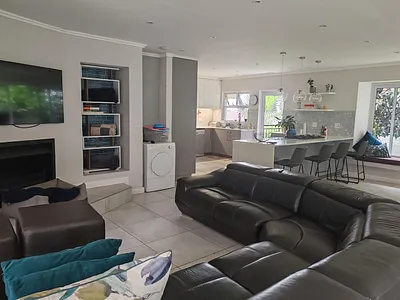 2 Bedroom House To Rent in Bedfordview - 0KIC.webp