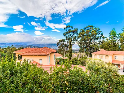 3 Bedroom Townhouse To Rent in Somerset West - lsTB.webp