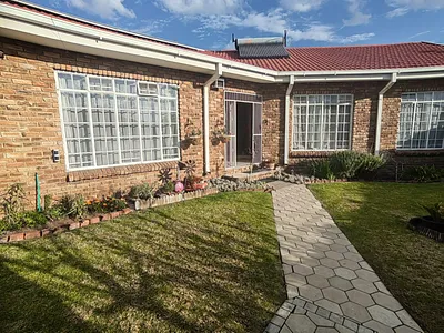 3 Bedroom Townhouse For Sale in Parys - 9gQn.webp