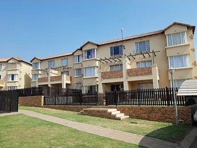 2 Bedroom Apartment To Rent in Witbank - 7lX1.webp