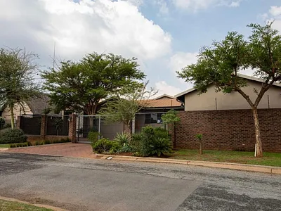 4 Bedroom House For Sale in Alberton - D4F8.webp