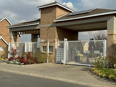 3 Bedroom Townhouse For Sale in Nigel - z3bD.webp