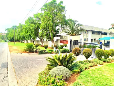 2 Bedroom Apartment For Sale in Johannesburg - 8Lw7.webp