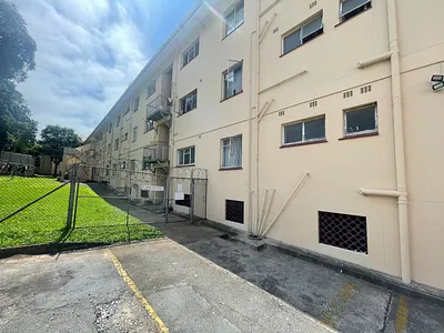 3 Bedroom Apartment For Sale in East London - qAZ5.webp