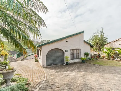 11 Bedroom House For Sale in Queensburgh - Bv8I.webp
