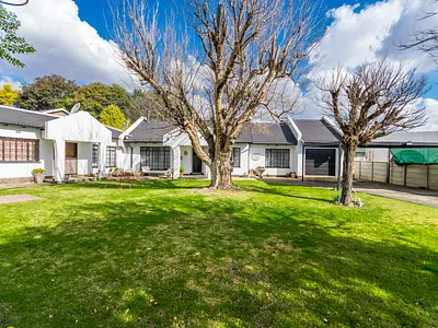 3 Bedroom House For Sale in Roodepoort - iuK2.webp