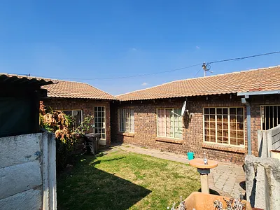 11 Bedroom House For Sale in Nigel - xx7U.webp